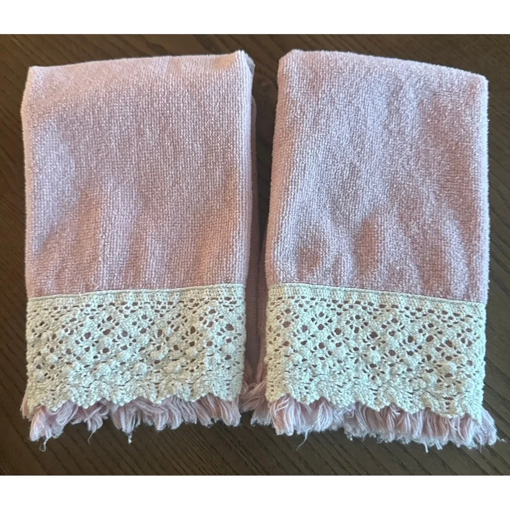 Saturday Knight Ltd Pink Hand Towels Set of 2 Crochet Lace Trim Fringe 13 x 17